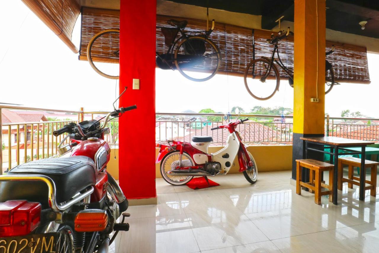 Penginapan Medan Exterior photo