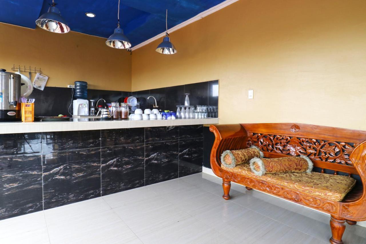 Penginapan Medan Exterior photo