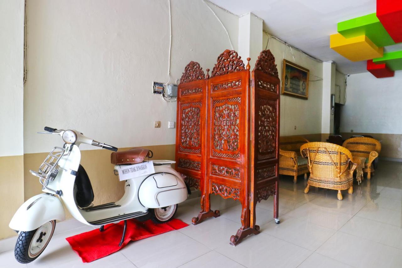 Penginapan Medan Exterior photo