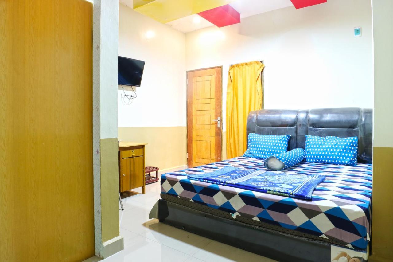 Penginapan Medan Exterior photo